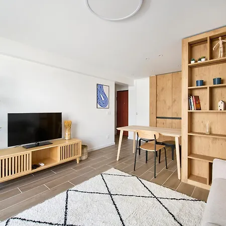 Appartement Amazing Flat, 100m From *