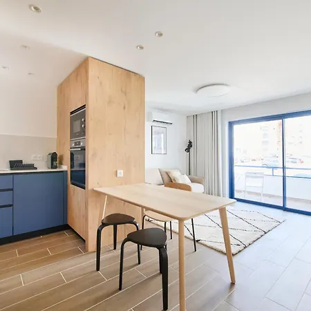 Amazing Flat, 100m From